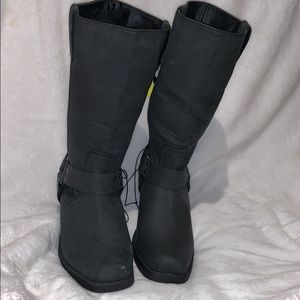 Wide calf boots size 8